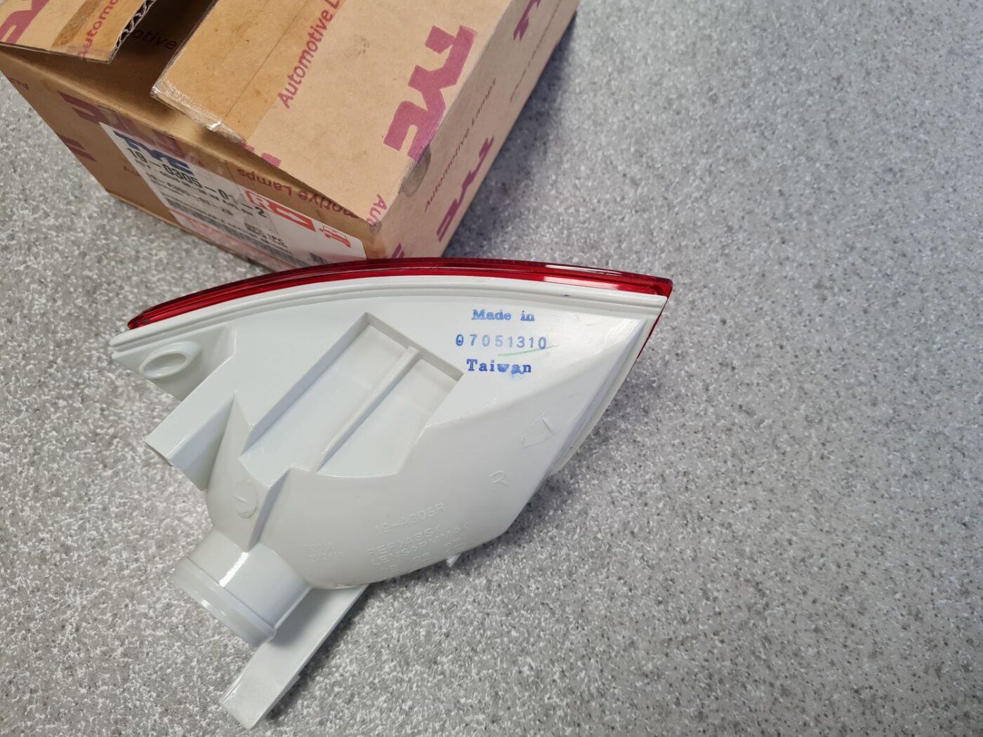 Atpakaļgaitas signāla lukturis priekš 4 Atpakaļgaitas signāla lukturis priekš