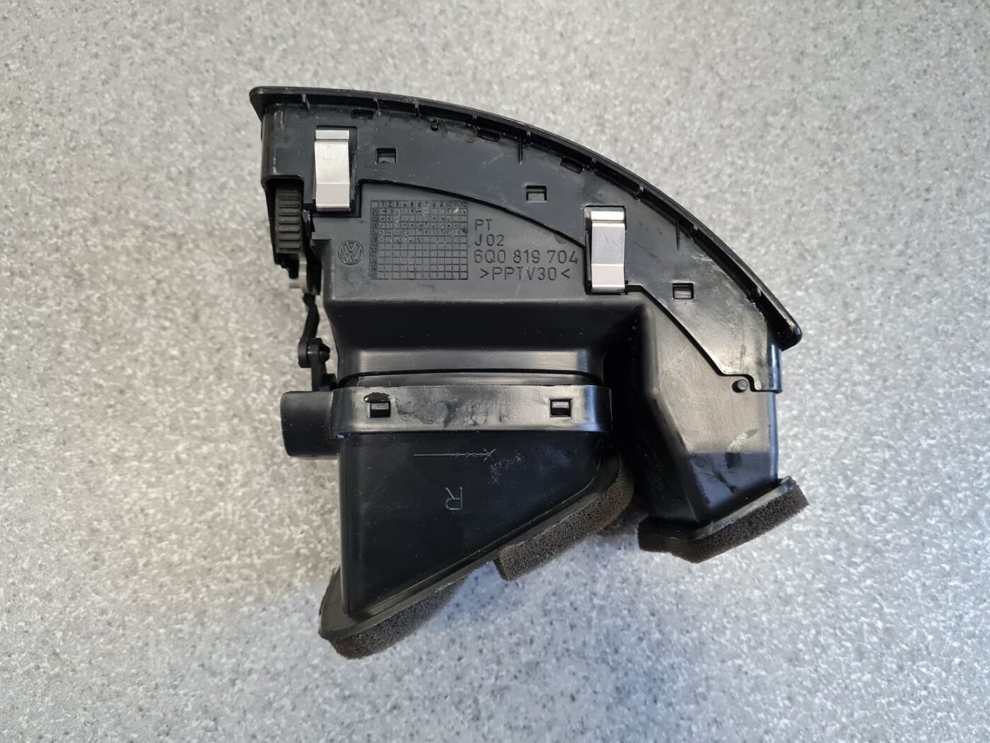 Mērinstrumentu paneļa gaisa vads, pa labi priekš VW POLO 2005 5 Mērinstrumentu paneļa gaisa vads, pa labi priekš VW POLO 2005