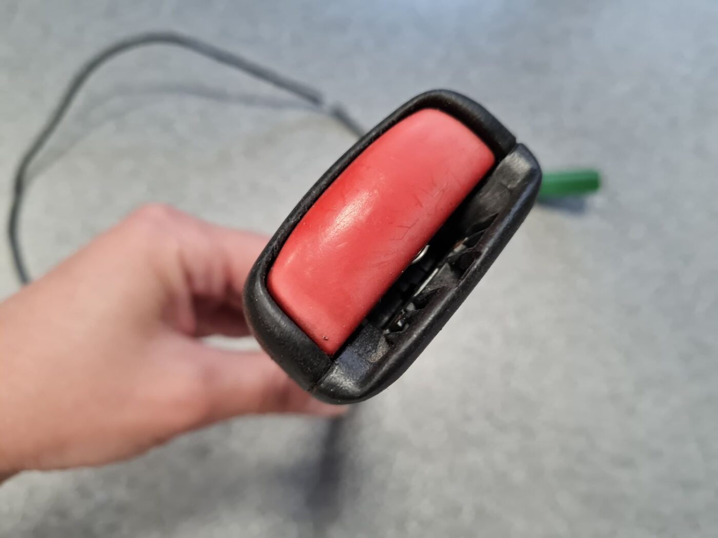 Priekšējās drošības jostas sprādze priekš VOLVO XC60 2009 7 Priekšējās drošības jostas sprādze priekš VOLVO XC60 2009