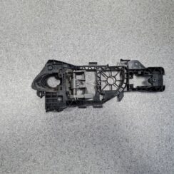 Durvju roktura iekšējais stiprinājums priekš VW PASSAT B6 2008 ANGL.