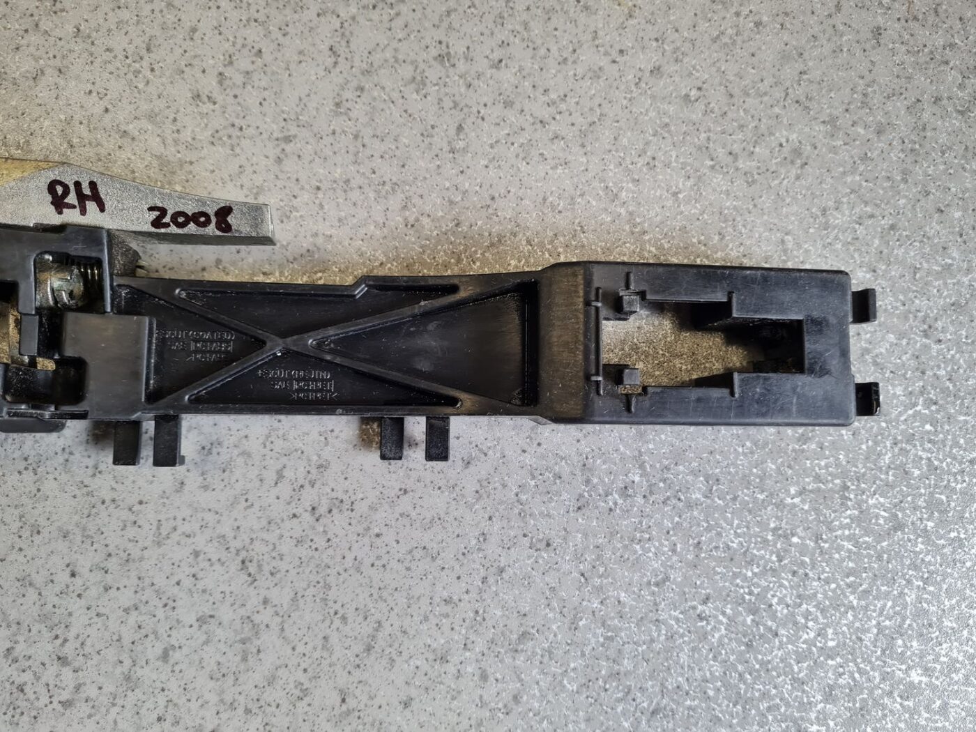 Durvju roktura iekšējais stiprinājums priekš NISSAN X-TRAIL 2008 6 Durvju roktura iekšējais stiprinājums priekš NISSAN X-TRAIL 2008