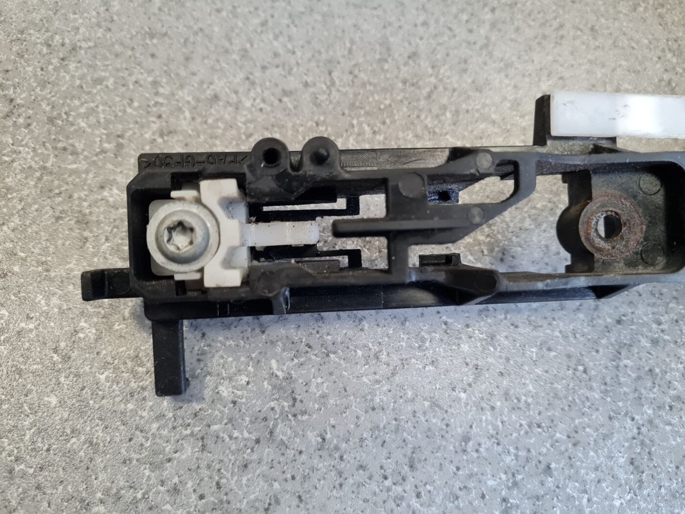 Durvju roktura iekšējais stiprinājums priekš LEXUS IS250 2007 11 Durvju roktura iekšējais stiprinājums priekš LEXUS IS250 2007