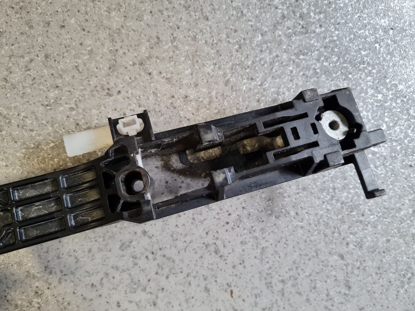 Durvju roktura iekšējais stiprinājums priekš LEXUS IS250 2007 4 Durvju roktura iekšējais stiprinājums priekš LEXUS IS250 2007