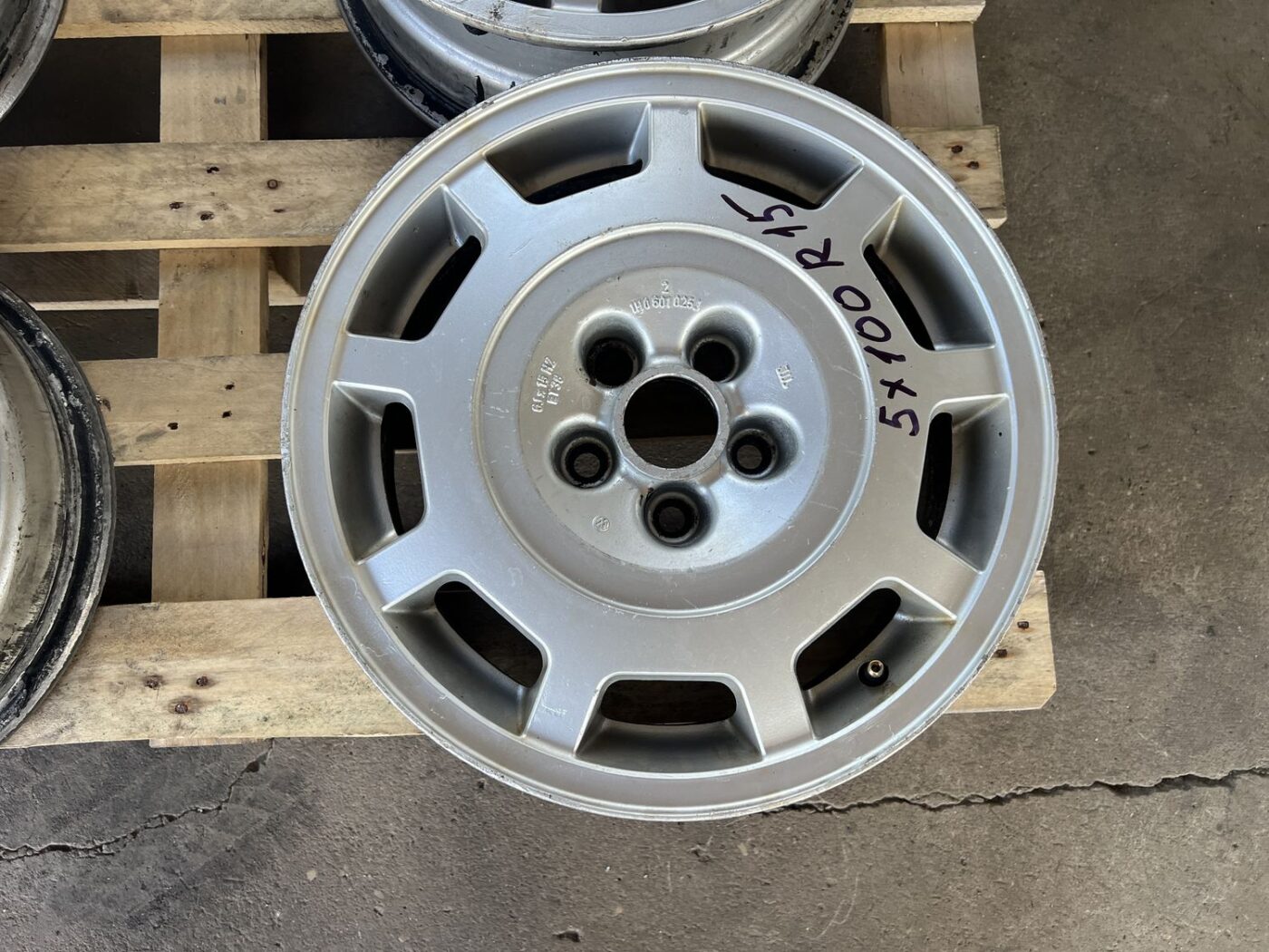 Lietie diski - vieglmetāla (kpl) priekš VW GOLF IV 1999 12 Lietie diski - vieglmetāla (kpl) priekš VW GOLF IV 1999