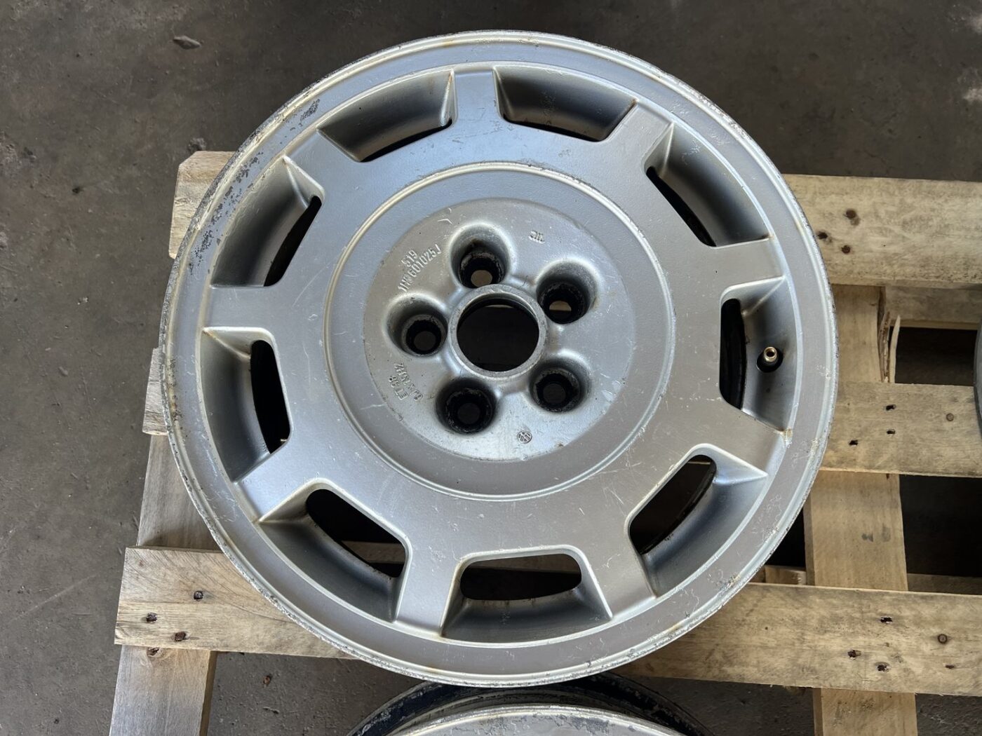 Lietie diski - vieglmetāla (kpl) priekš VW GOLF IV 1999 10 Lietie diski - vieglmetāla (kpl) priekš VW GOLF IV 1999