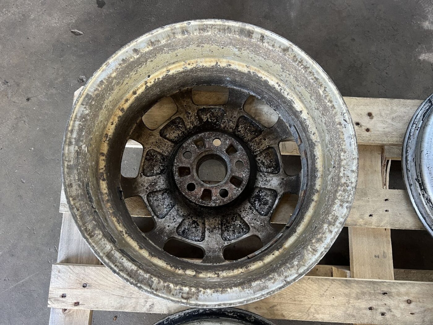 Lietie diski - vieglmetāla (kpl) priekš VW GOLF IV 1999 5 Lietie diski - vieglmetāla (kpl) priekš VW GOLF IV 1999