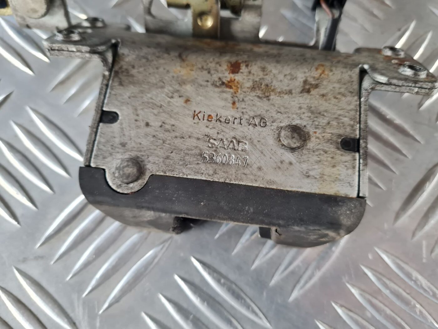 Bagāžnieka vāka slēdzene priekš SAAB 9-5 1999 3 Bagāžnieka vāka slēdzene priekš SAAB 9-5 1999