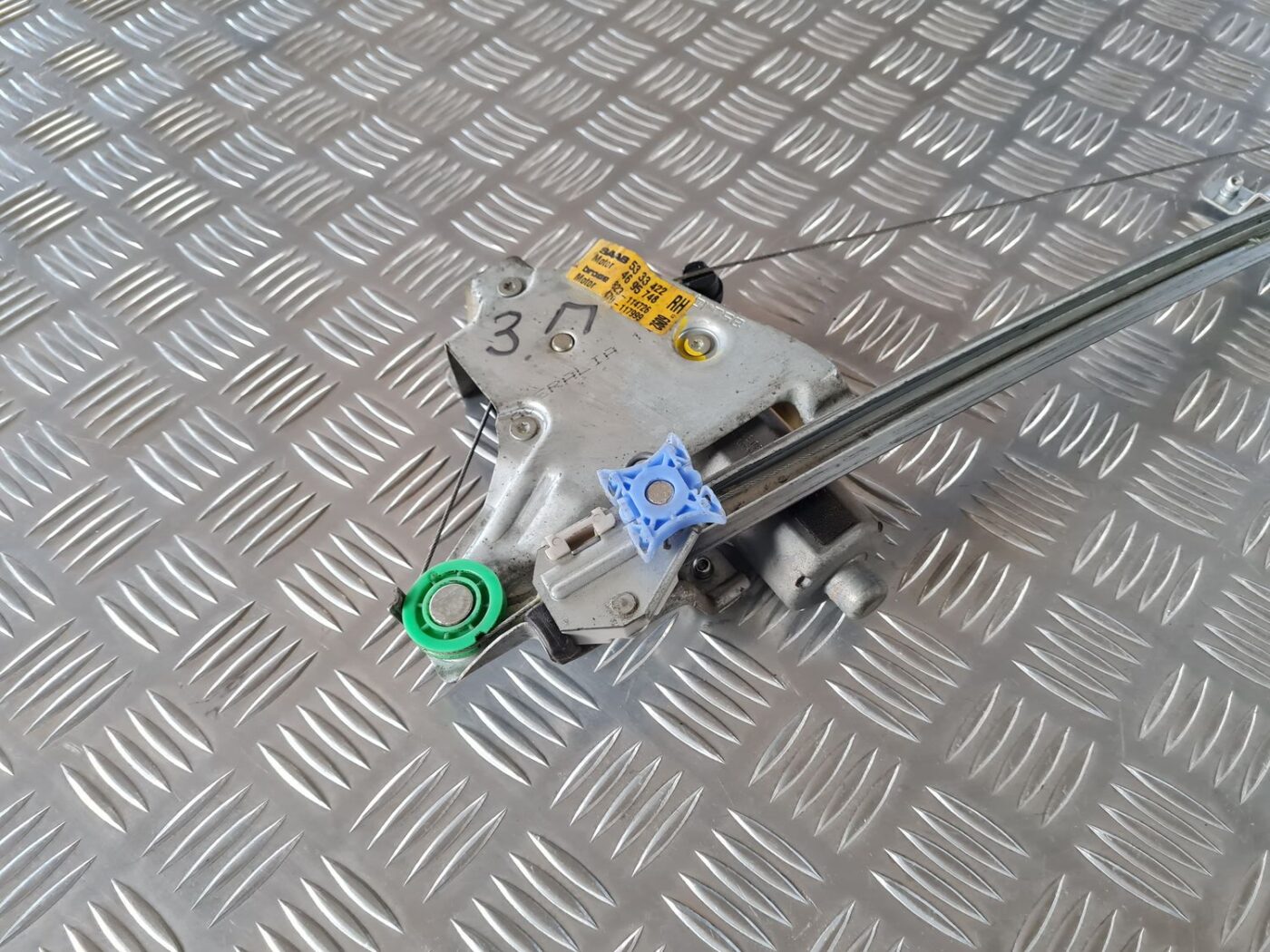 Stikla pacelšanas mehānisms aizmugurējais labais priekš SAAB 9-5 1999 4 Stikla pacelšanas mehānisms aizmugurējais labais priekš SAAB 9-5 1999