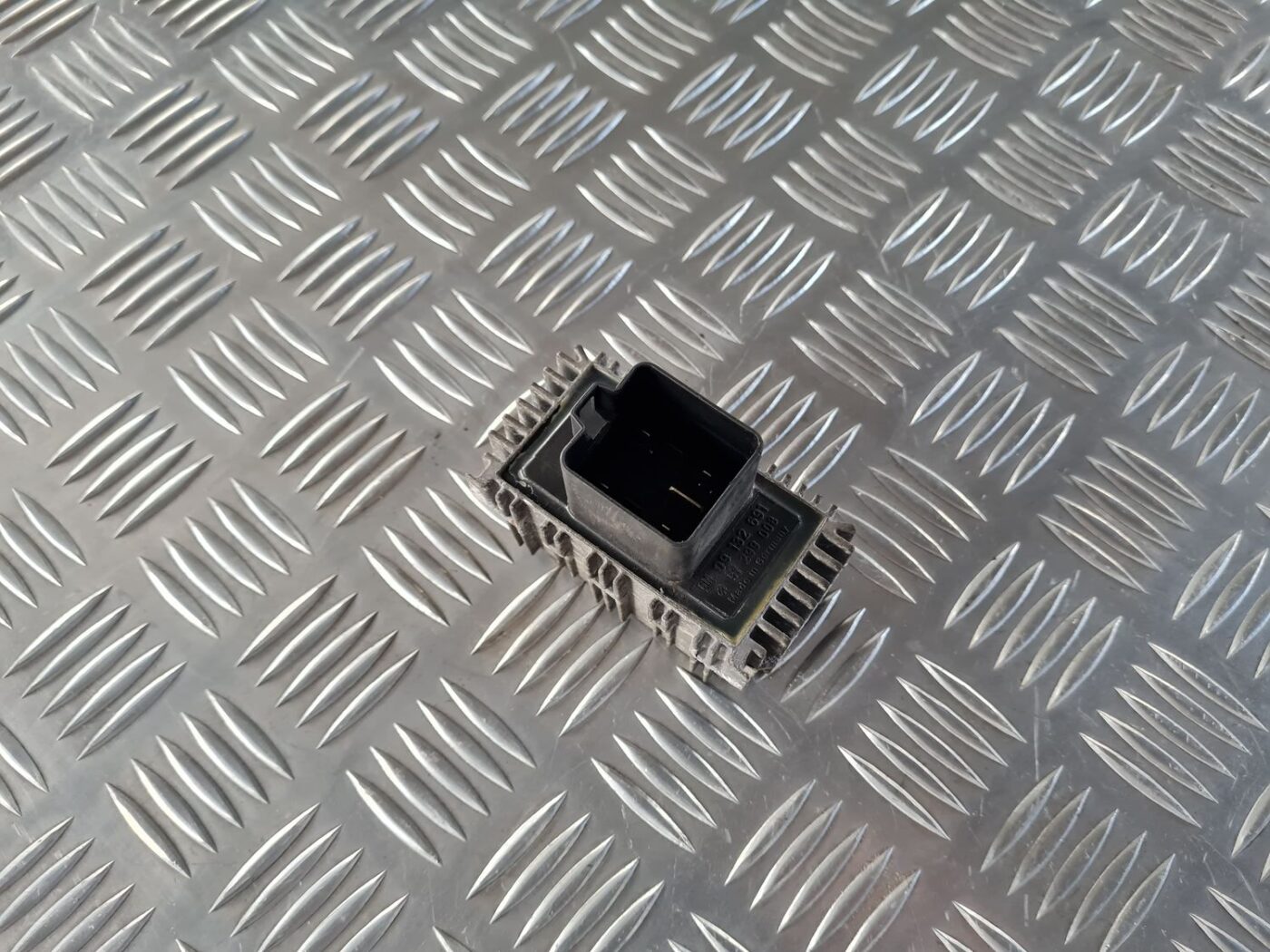 Kvēlsveču releja priekš SAAB 9-5 1999 2 Kvēlsveču releja priekš SAAB 9-5 1999