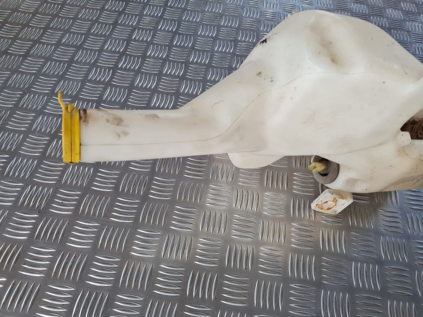 Mazgātāja šķidruma tvertne priekš SAAB 9-5 1999 3 Mazgātāja šķidruma tvertne priekš SAAB 9-5 1999