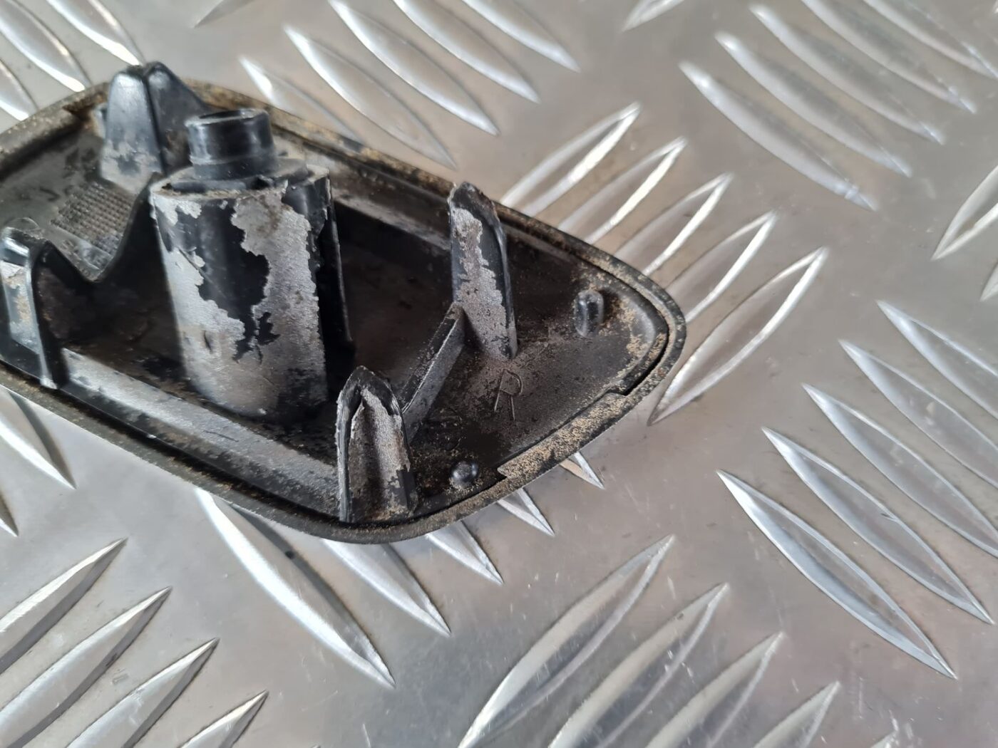 Lukturu mazgātāja sprauslas vāks priekš SAAB 9-5 1999 3 Lukturu mazgātāja sprauslas vāks priekš SAAB 9-5 1999