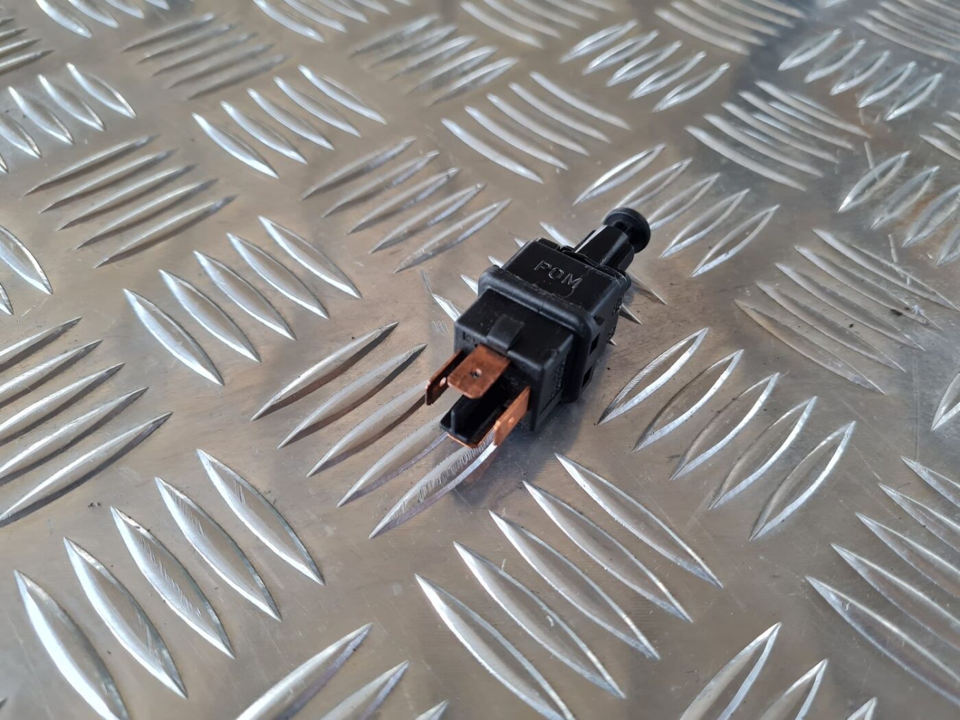 Bremžu signāla slēdzis priekš SAAB 9-5 1999 3 Bremžu signāla slēdzis priekš SAAB 9-5 1999