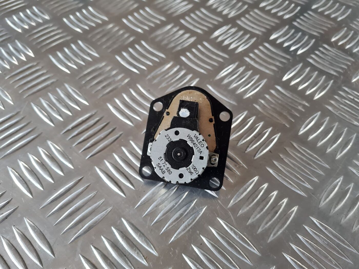 Apsildes sistēmas aktuators priekš SAAB 9-5 1999 1 Apsildes sistēmas aktuators priekš SAAB 9-5 1999