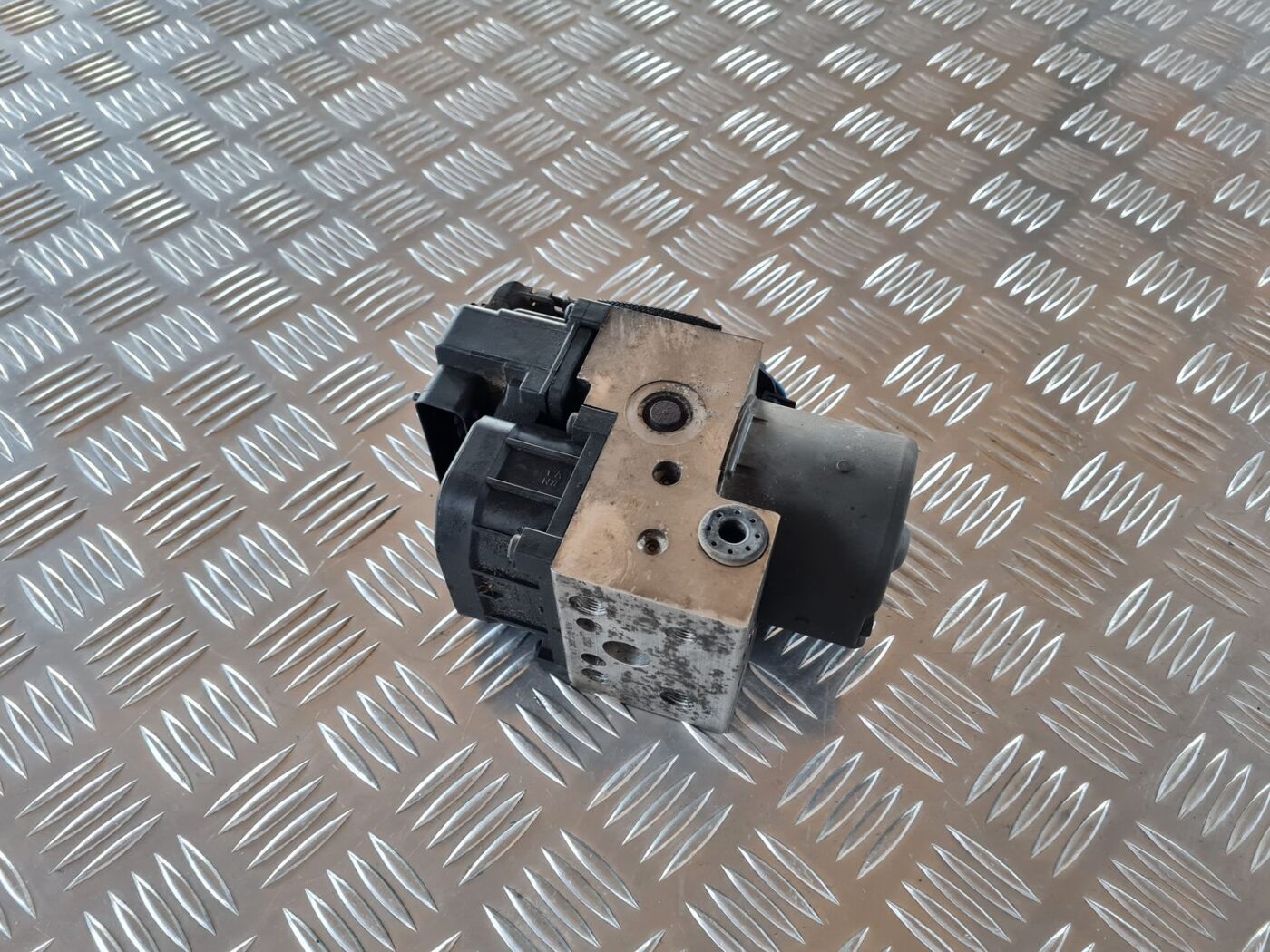 ABS bloks priekš SAAB 9-5 1999 3 ABS bloks priekš SAAB 9-5 1999