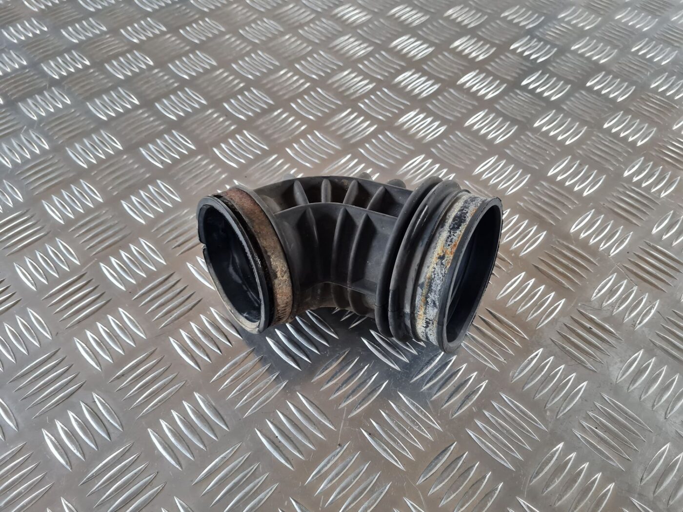 Gaisa filtra korpusa caurule priekš SAAB 9-5 1999 4 Gaisa filtra korpusa caurule priekš SAAB 9-5 1999