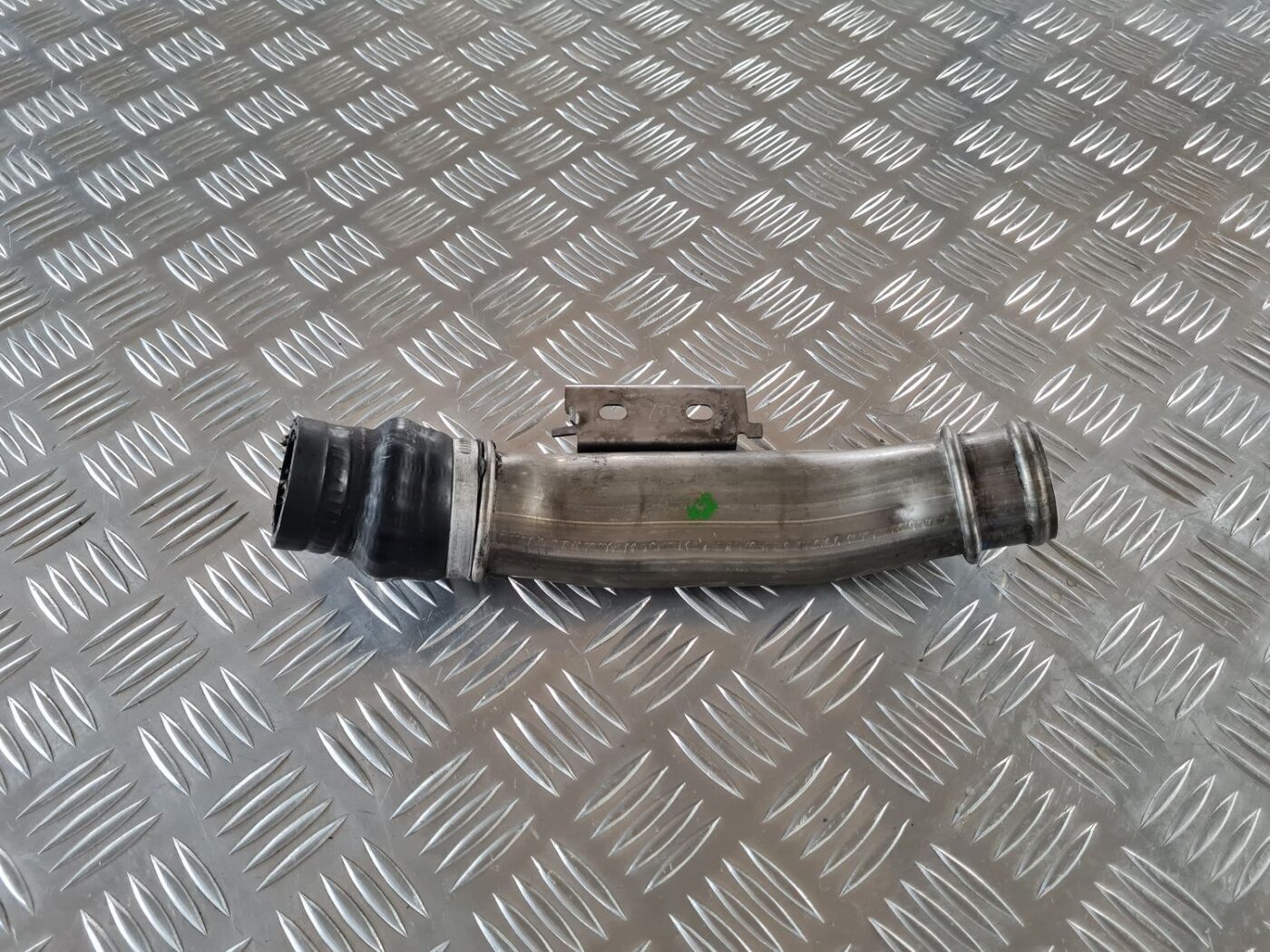 Interkulera caurule priekš SAAB 9-5 1999 1 Interkulera caurule priekš SAAB 9-5 1999