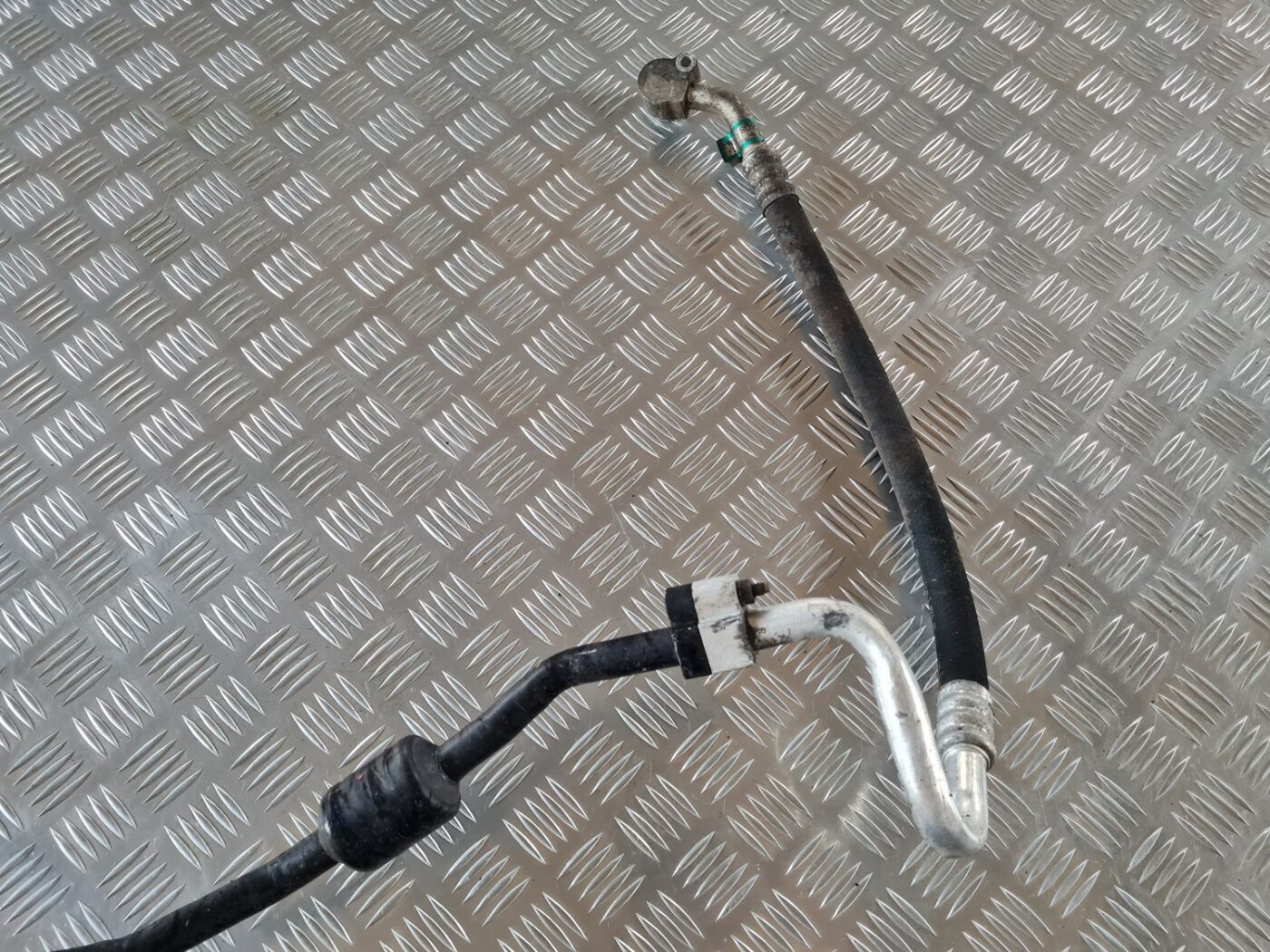 Gaisa kondicioniera galvenā caurule priekš SAAB 9-5 1999 2 Gaisa kondicioniera galvenā caurule priekš SAAB 9-5 1999