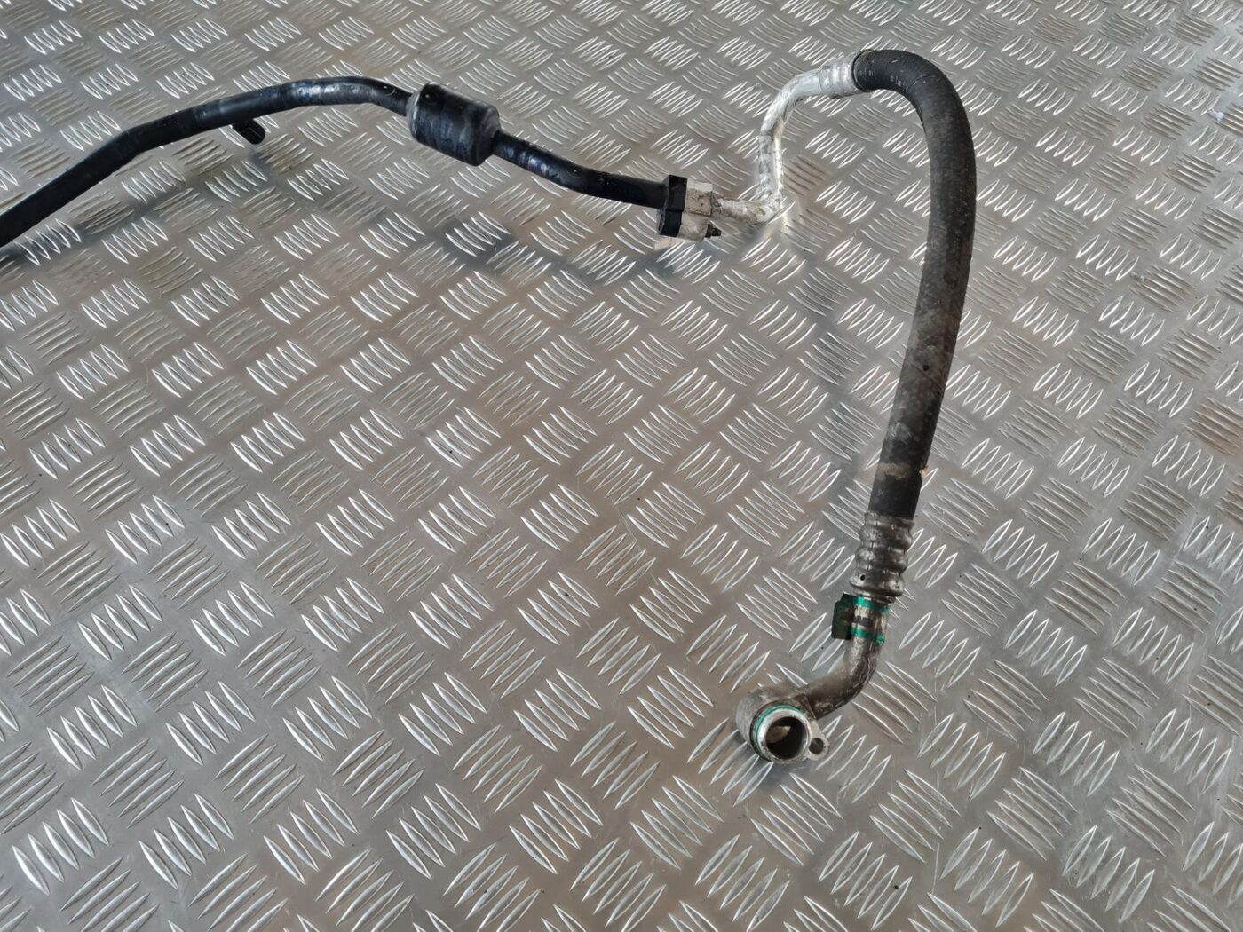 Gaisa kondicioniera galvenā caurule priekš SAAB 9-5 1999 3 Gaisa kondicioniera galvenā caurule priekš SAAB 9-5 1999