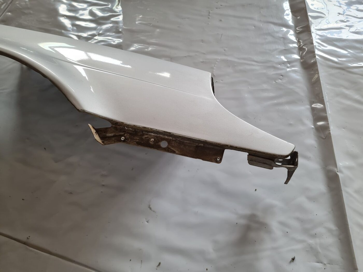 Priekšējais labais spārns priekš SAAB 9-5 1999 9 Priekšējais labais spārns priekš SAAB 9-5 1999