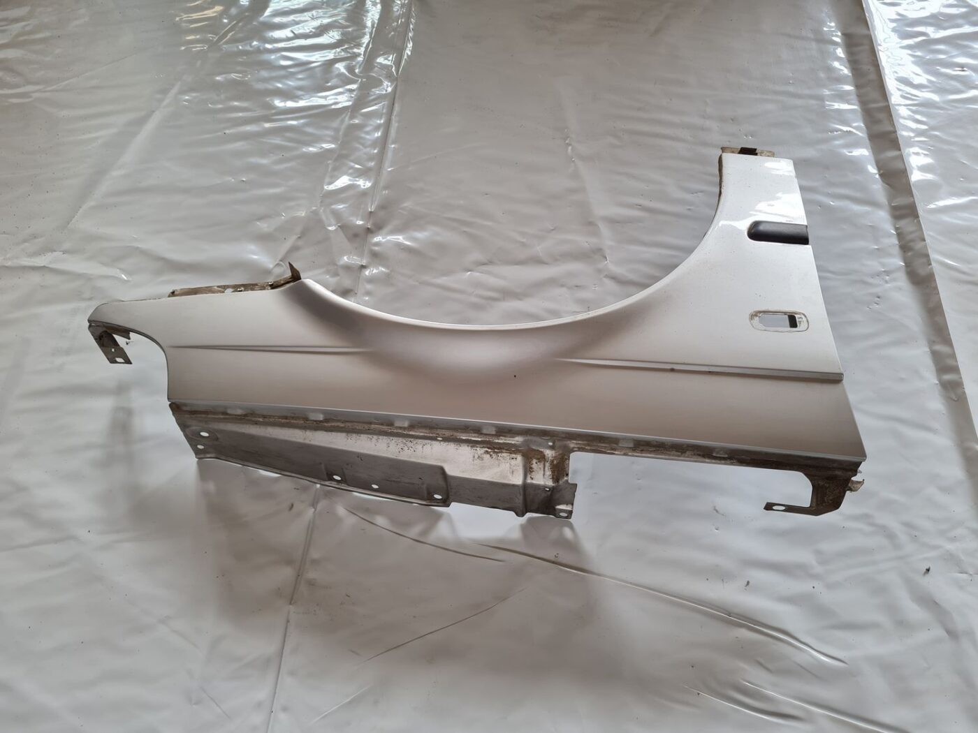 Priekšējais labais spārns priekš SAAB 9-5 1999 8 Priekšējais labais spārns priekš SAAB 9-5 1999