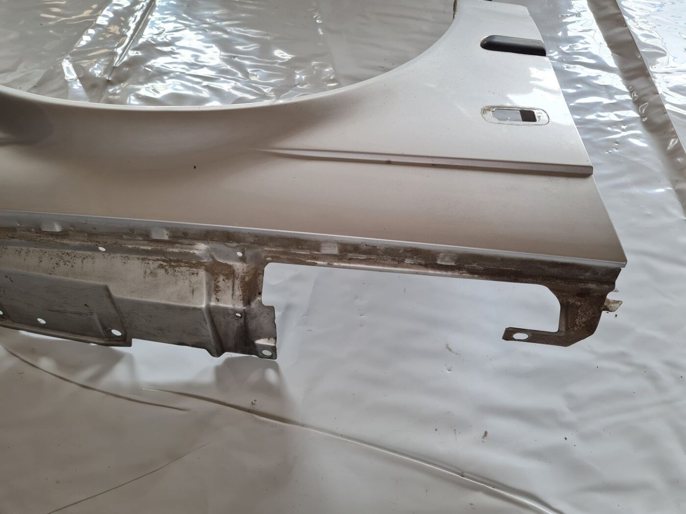 Priekšējais labais spārns priekš SAAB 9-5 1999 7 Priekšējais labais spārns priekš SAAB 9-5 1999