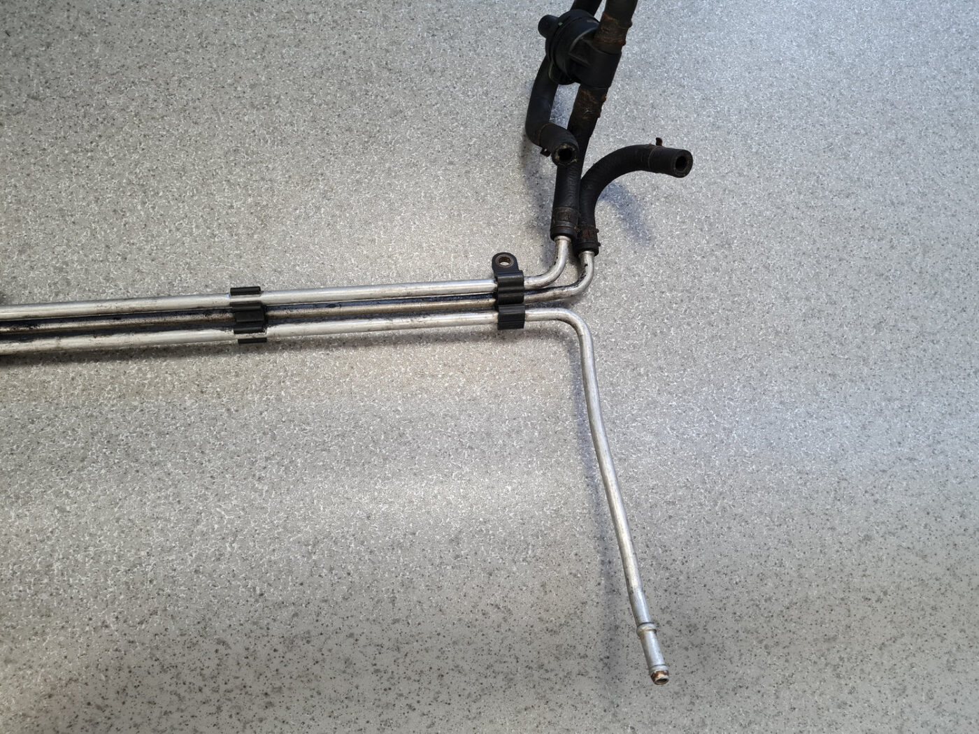 Degvielas temperatūras sensors priekš VW PASSAT B6 2006 ANGL. UNIVERSAL 6 Degvielas temperatūras sensors priekš VW PASSAT B6 2006 ANGL. UNIVERSAL