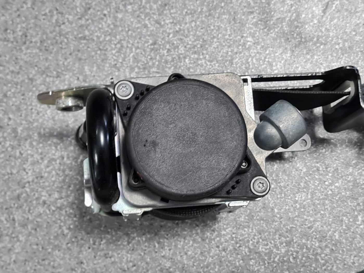 Priekšējā kreisā drošības josta priekš VOLVO V60 2012 3 Priekšējā kreisā drošības josta priekš VOLVO V60 2012