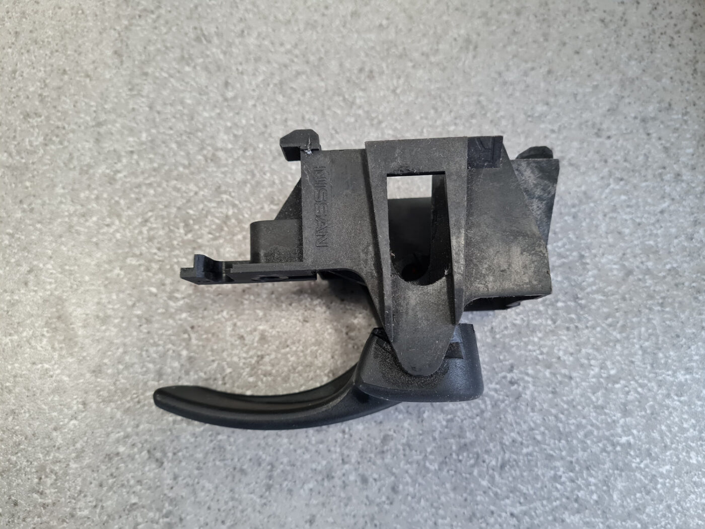 Salona durvju rokturis, priekšējais labais priekš NISSAN PATHFINDER 2006 5 Salona durvju rokturis, priekšējais labais priekš NISSAN PATHFINDER 2006