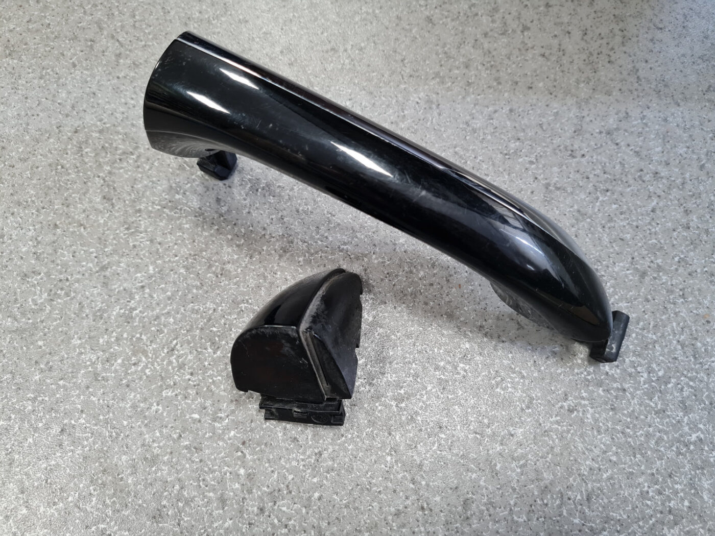 Aizmugurējāis labais durvju rokturis priekš MERCEDES BENZ ML320 2005 BLACK 2 Aizmugurējāis labais durvju rokturis priekš MERCEDES BENZ ML320 2005 BLACK