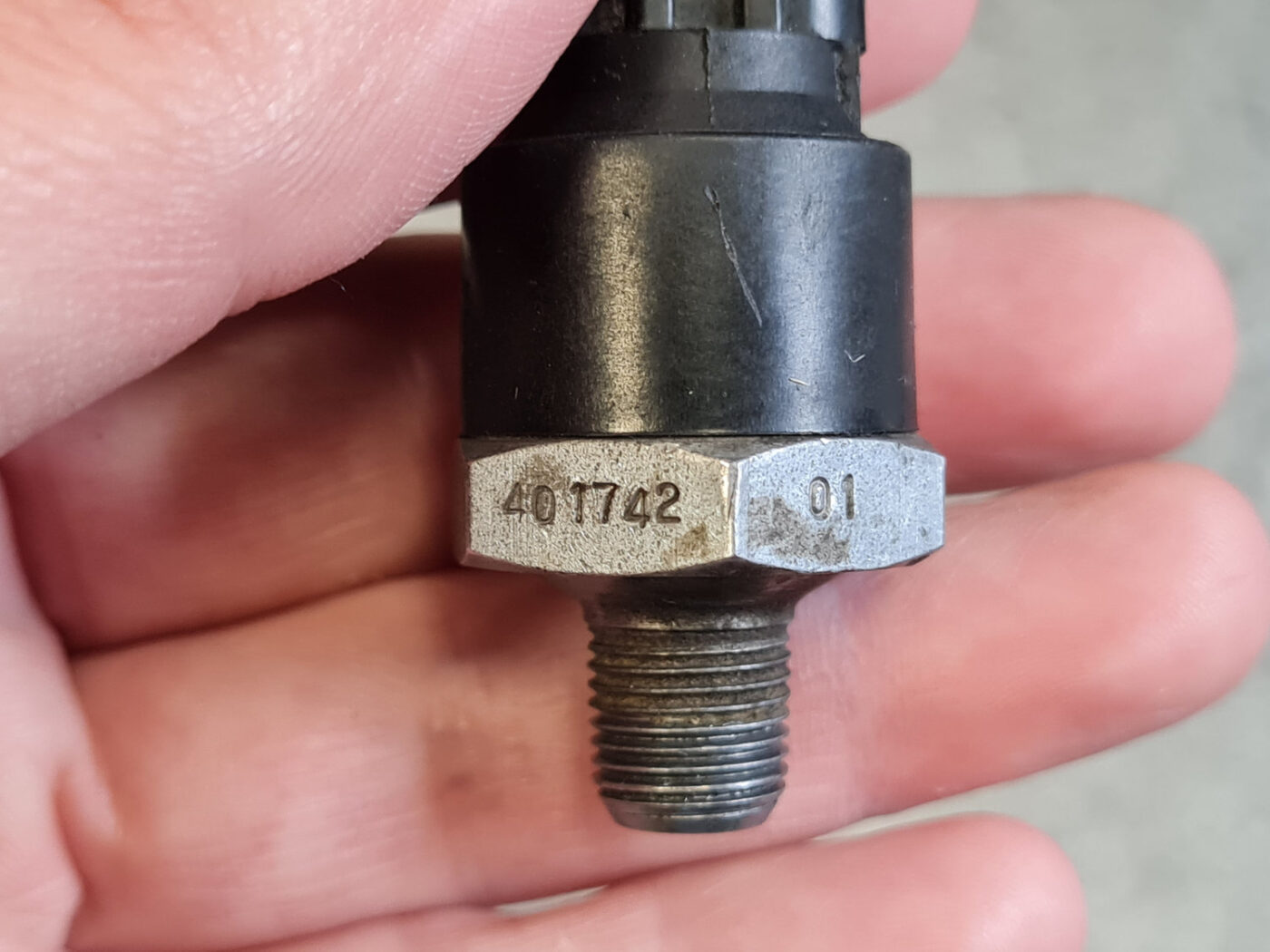 Eļļas spiediena regulēšanas devējs priekš TOYOTA AVENSIS 2010 4 Eļļas spiediena regulēšanas devējs priekš TOYOTA AVENSIS 2010