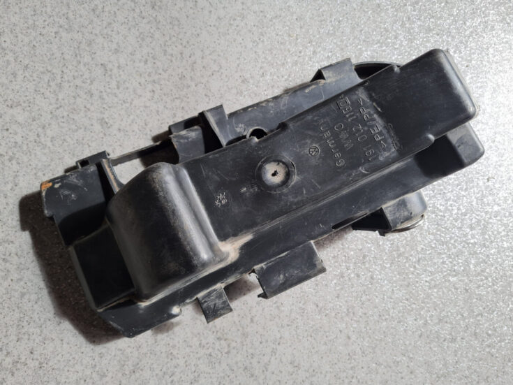 Bagāžnieka nodalījuma plastmasa priekš VW GOLF IV 1999
