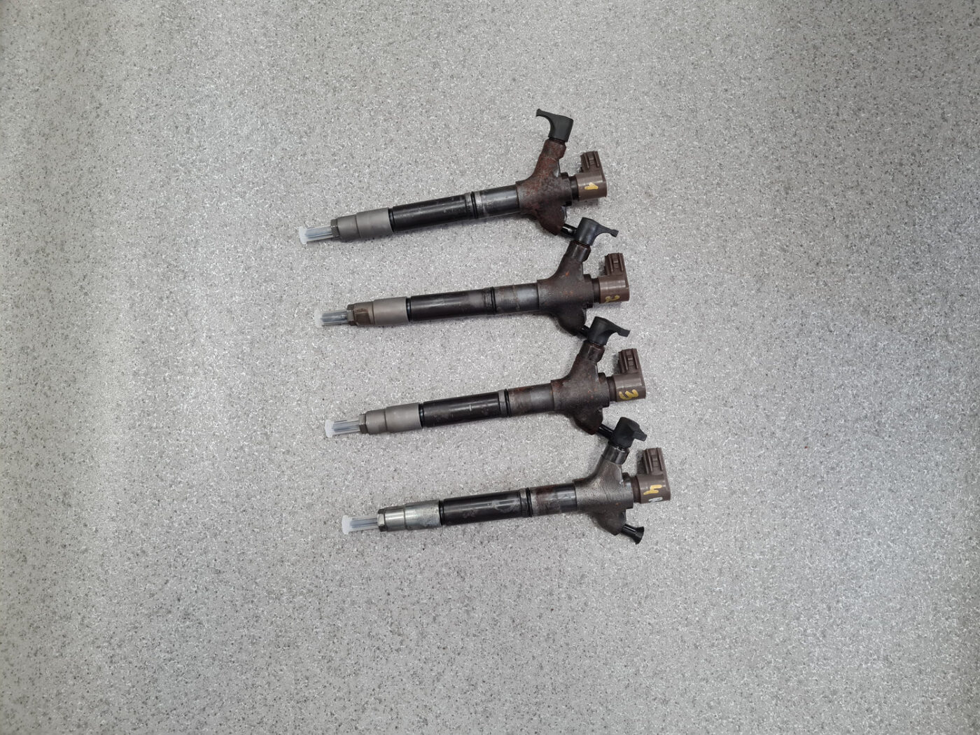 Degvielas smidzinātājs priekš TOYOTA AVENSIS 2012 1 Degvielas smidzinātājs priekš TOYOTA AVENSIS 2012