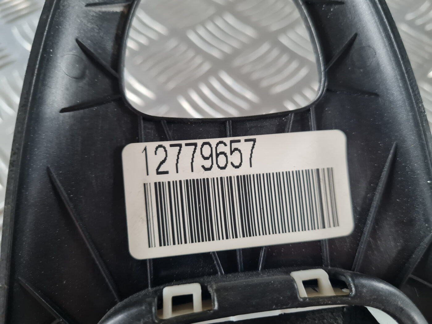 Dekoratīvs rāmis pārnesumu selektoram priekš SAAB 9-3 2009 5 Dekoratīvs rāmis pārnesumu selektoram priekš SAAB 9-3 2009