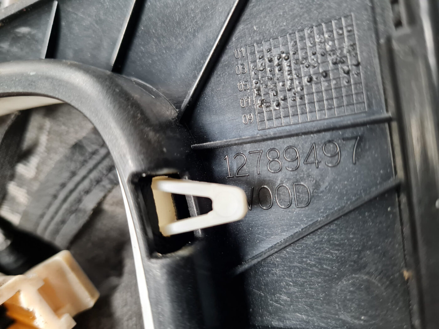 Dekoratīvs rāmis pārnesumu selektoram priekš SAAB 9-3 2009 3 Dekoratīvs rāmis pārnesumu selektoram priekš SAAB 9-3 2009