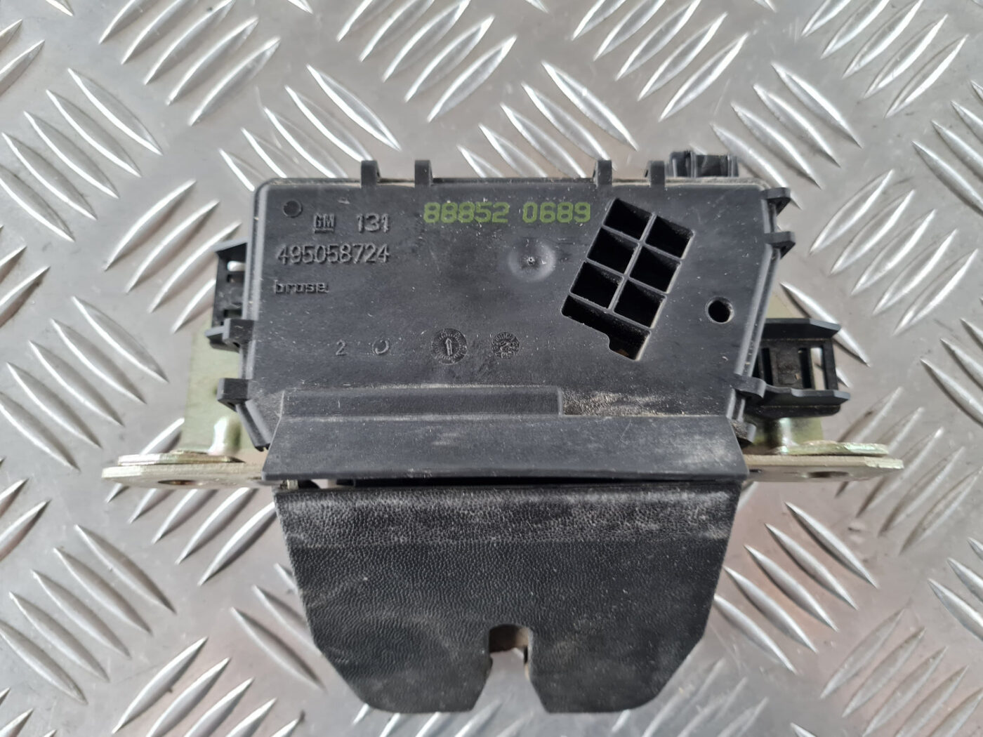 Bagāžnieka vāka slēdzene priekš SAAB 9-3 2009 2 Bagāžnieka vāka slēdzene priekš SAAB 9-3 2009