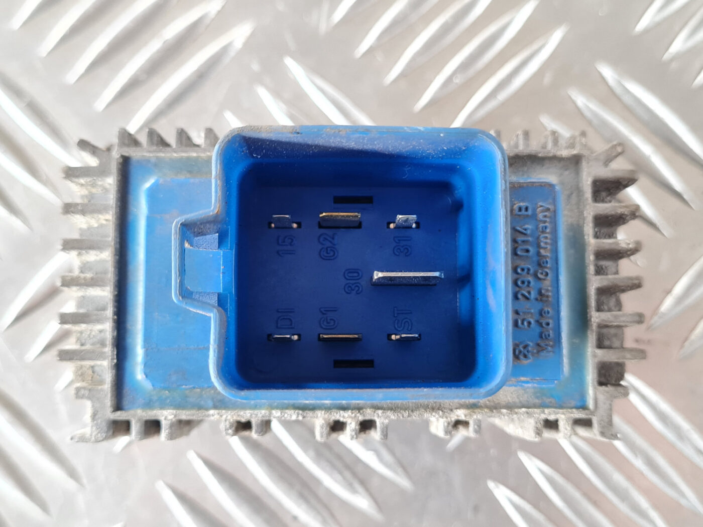 Kvēlsveču releja priekš SAAB 9-3 2009 2 Kvēlsveču releja priekš SAAB 9-3 2009