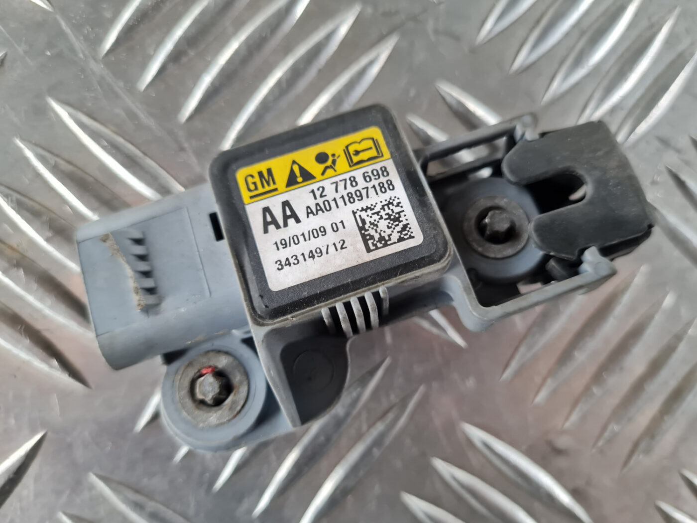 Drošības spilvena trieciensensors priekš SAAB 9-3 2009 2 Drošības spilvena trieciensensors priekš SAAB 9-3 2009