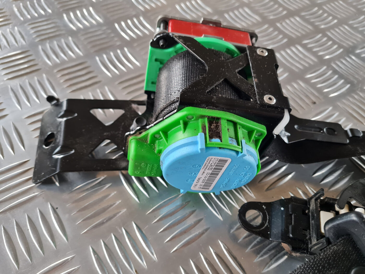 Priekšējā kreisā drošības josta priekš SAAB 9-3 2009 6 Priekšējā kreisā drošības josta priekš SAAB 9-3 2009