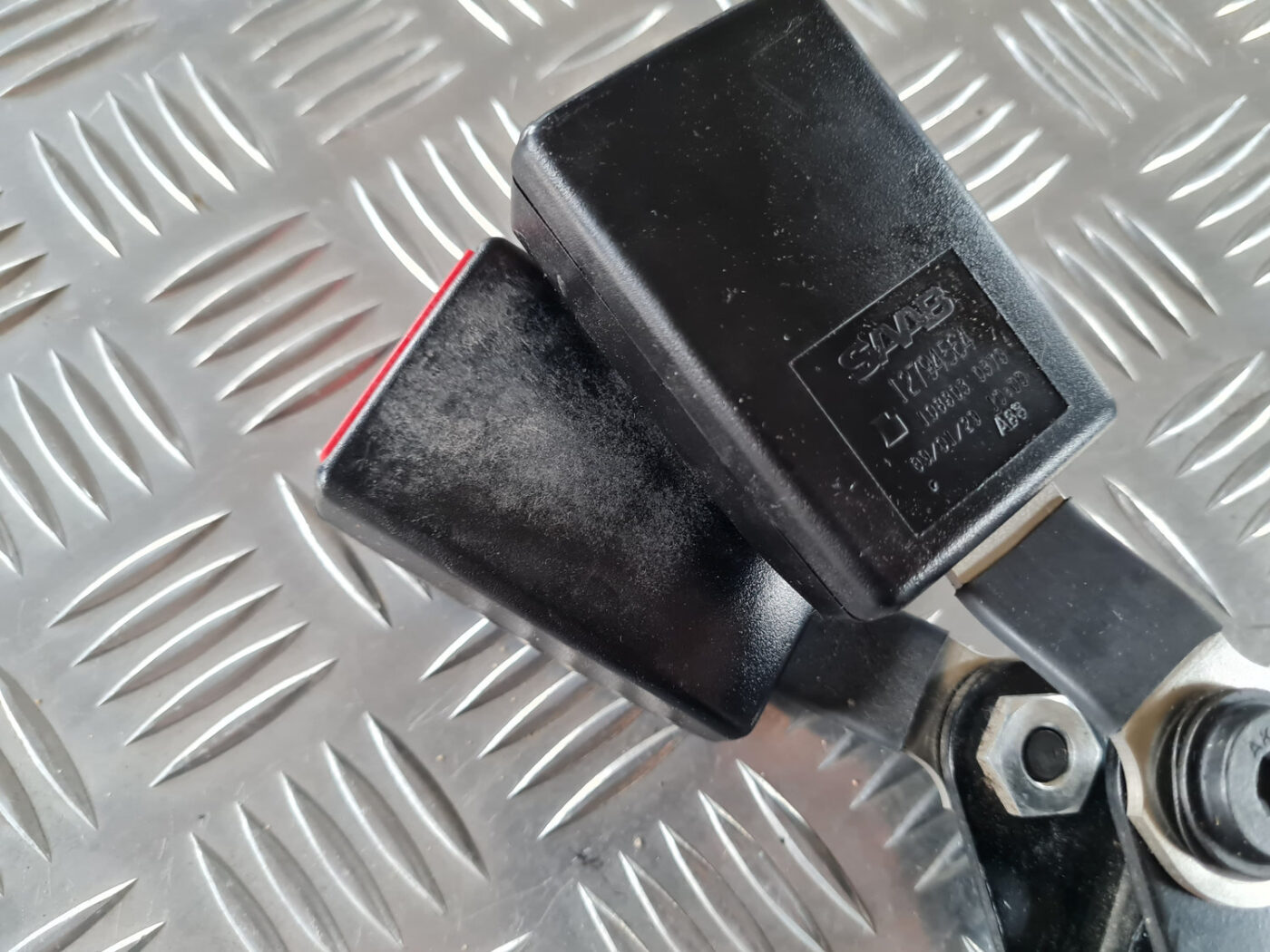 Aizmugurējā dubultā drošības jostas sprādze priekš SAAB 9-3 2009 4 Aizmugurējā dubultā drošības jostas sprādze priekš SAAB 9-3 2009