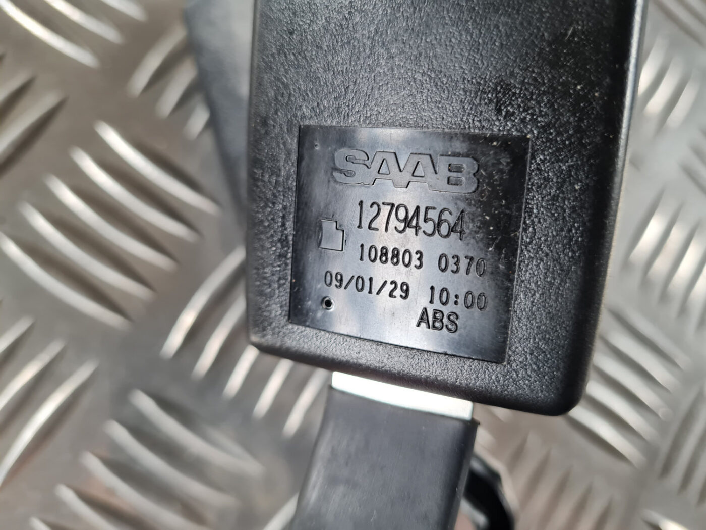 Aizmugurējā dubultā drošības jostas sprādze priekš SAAB 9-3 2009 3 Aizmugurējā dubultā drošības jostas sprādze priekš SAAB 9-3 2009