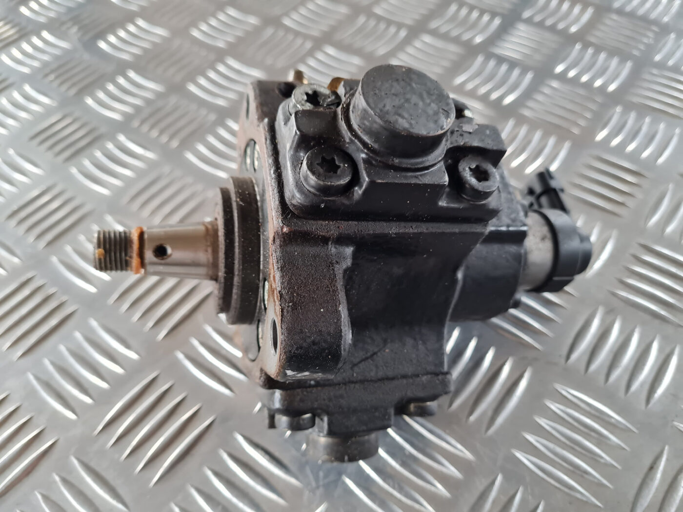 Augstspiediena degvielas sūknis priekš SAAB 9-3 2009 2 Augstspiediena degvielas sūknis priekš SAAB 9-3 2009