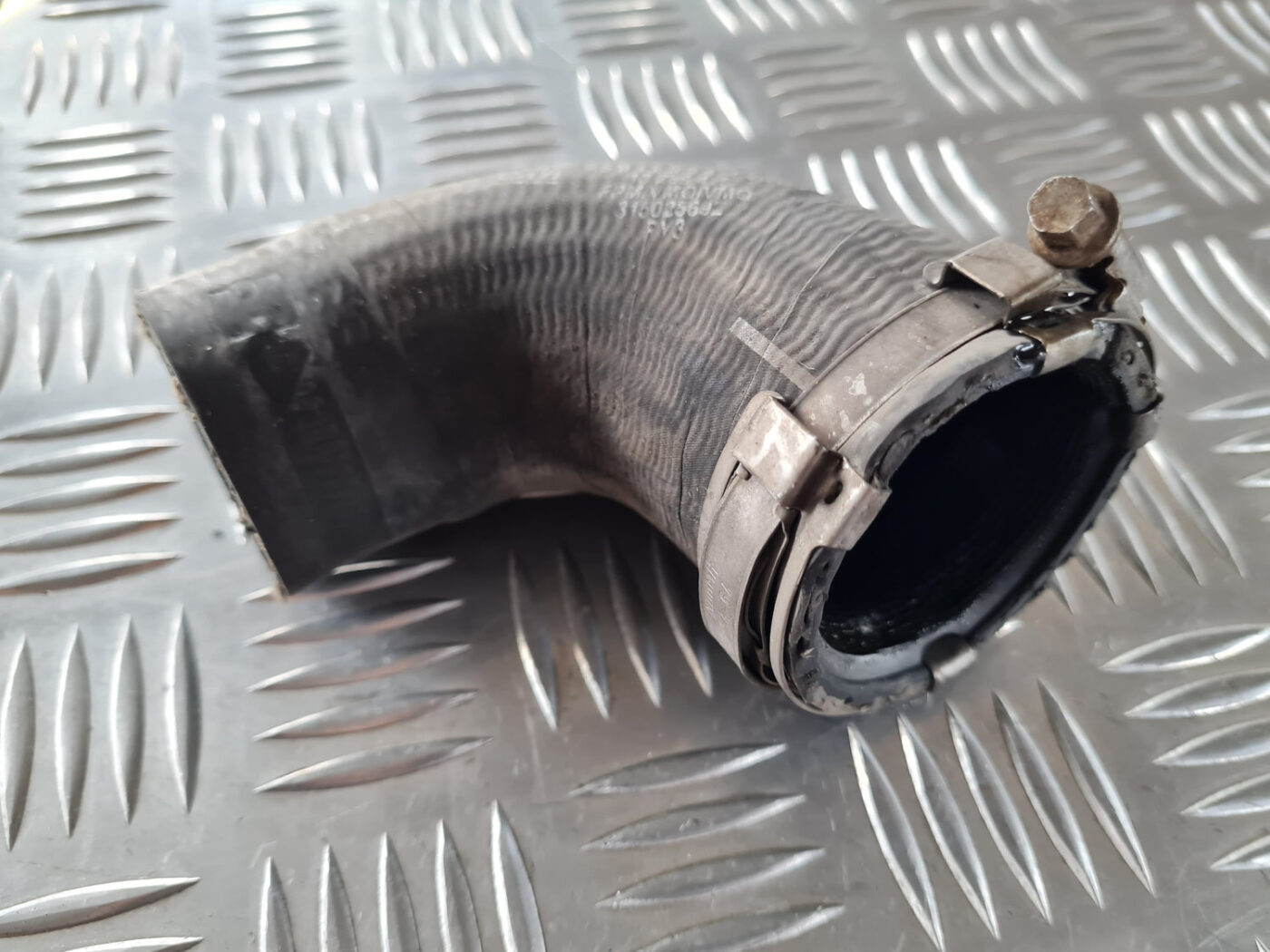 Interkulera caurule priekš SAAB 9-3 2009 3 Interkulera caurule priekš SAAB 9-3 2009