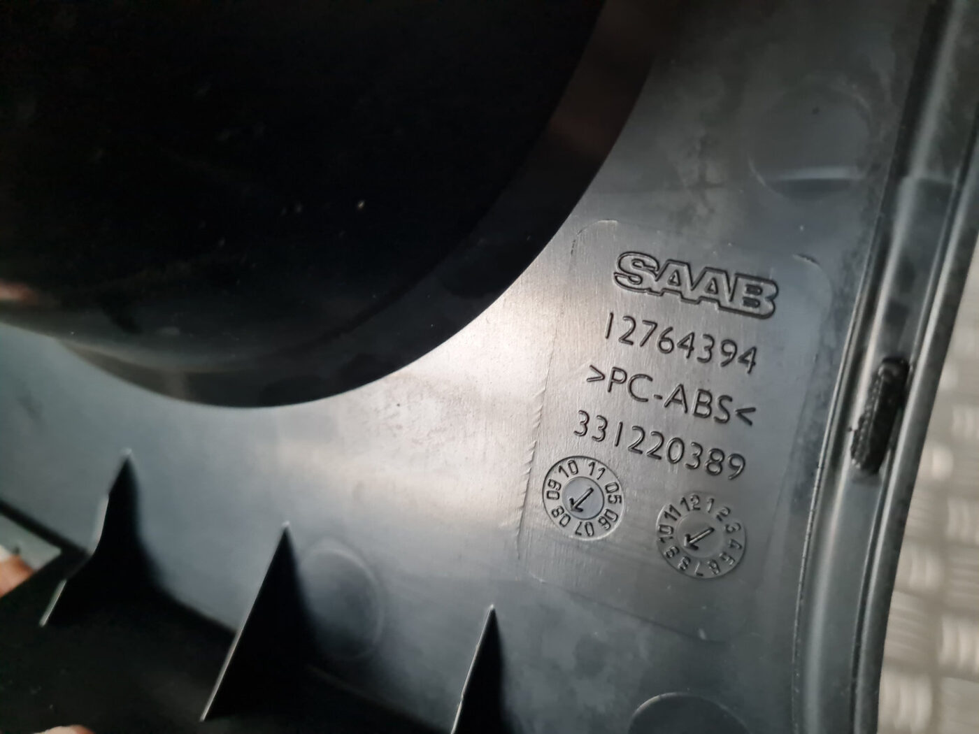 Spidometra apdare priekš SAAB 9-3 2009 3 Spidometra apdare priekš SAAB 9-3 2009