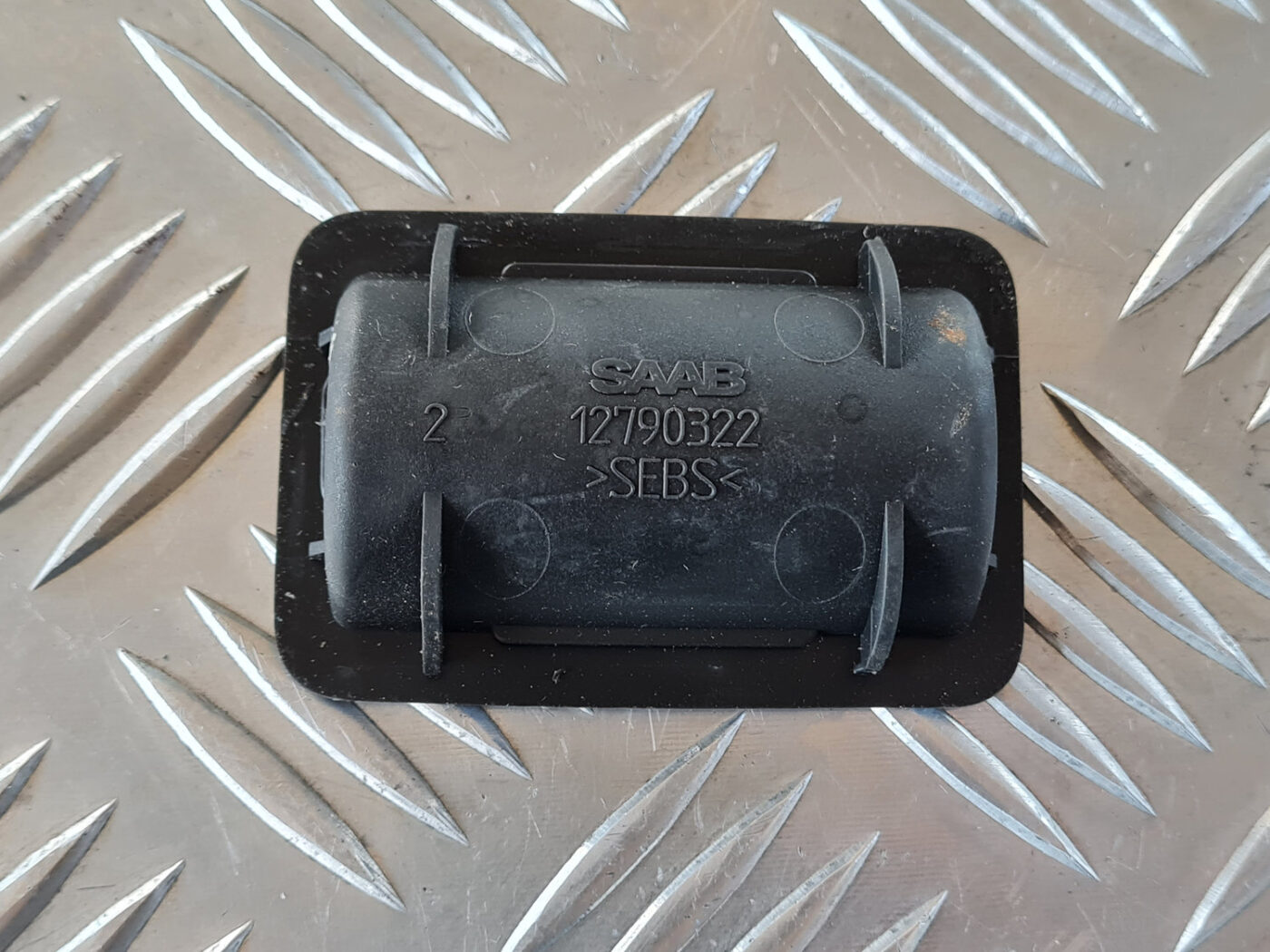 Mantu glabāšanas nodalījuma paklājs priekš SAAB 9-3 2009 2 Mantu glabāšanas nodalījuma paklājs priekš SAAB 9-3 2009