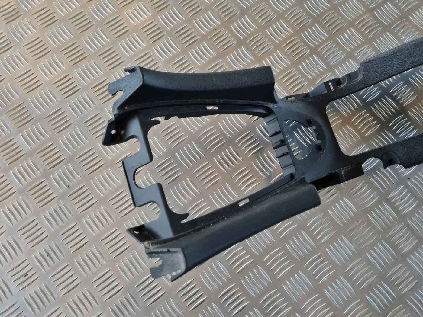 Centrālās konsoles apdares lielākā daļa priekš SAAB 9-3 2009 2 Centrālās konsoles apdares lielākā daļa priekš SAAB 9-3 2009