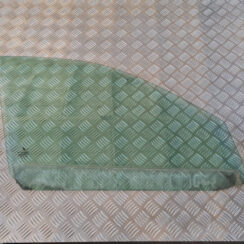 Priekšējo labo durvju stikls priekš SAAB 9-3 2009