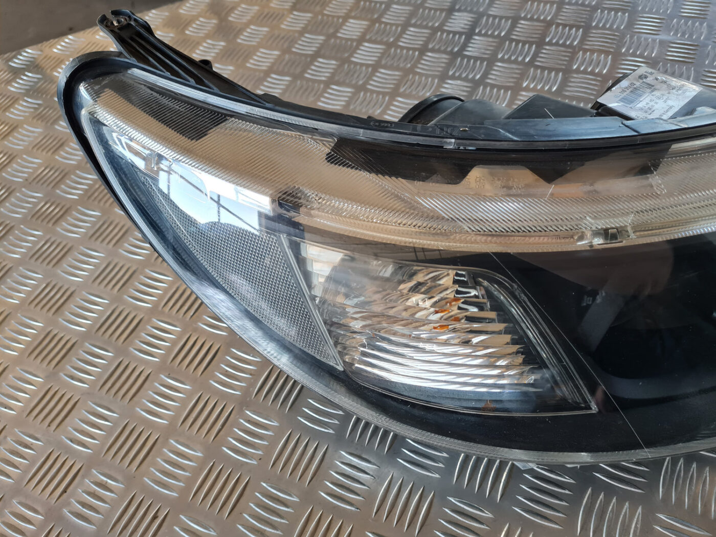 Priekšējais labais lukturis priekš SAAB 9-3 2009 8 Priekšējais labais lukturis priekš SAAB 9-3 2009