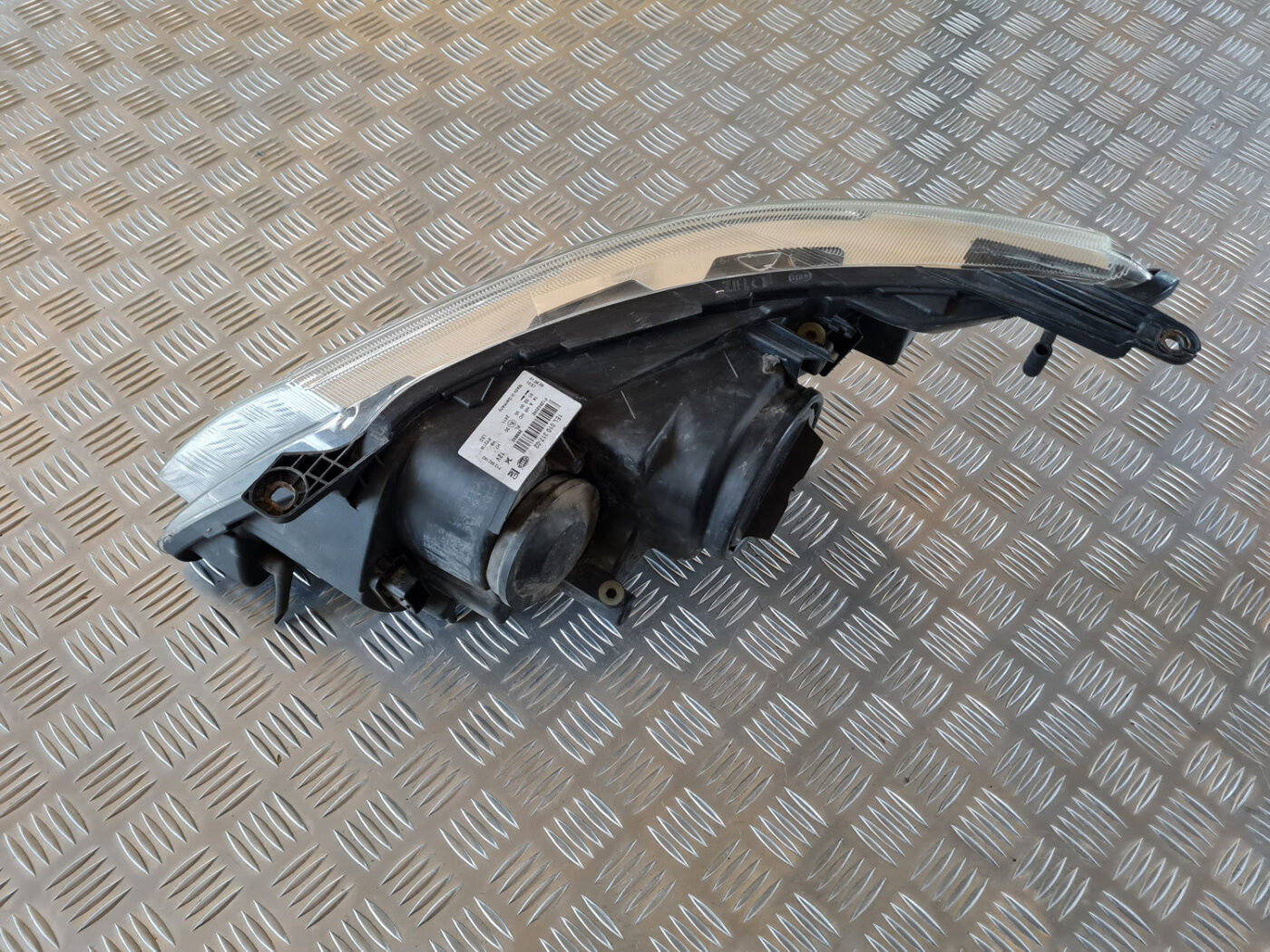 Priekšējais labais lukturis priekš SAAB 9-3 2009 7 Priekšējais labais lukturis priekš SAAB 9-3 2009