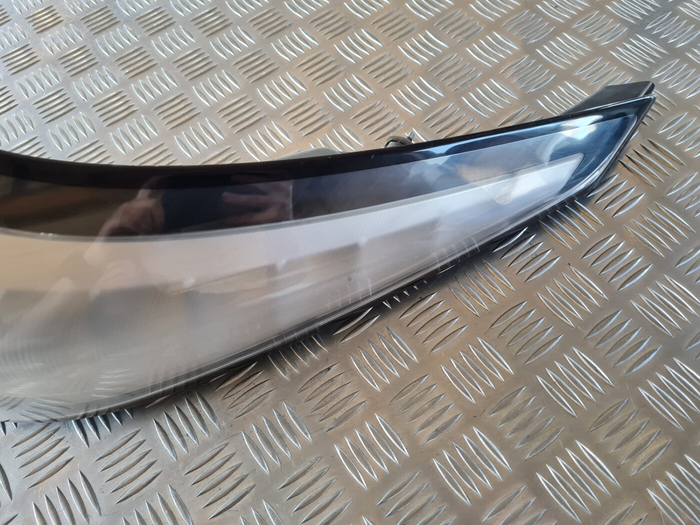 Aizmugurējais kreisais lukturis priekš SAAB 9-3 2009 7 Aizmugurējais kreisais lukturis priekš SAAB 9-3 2009