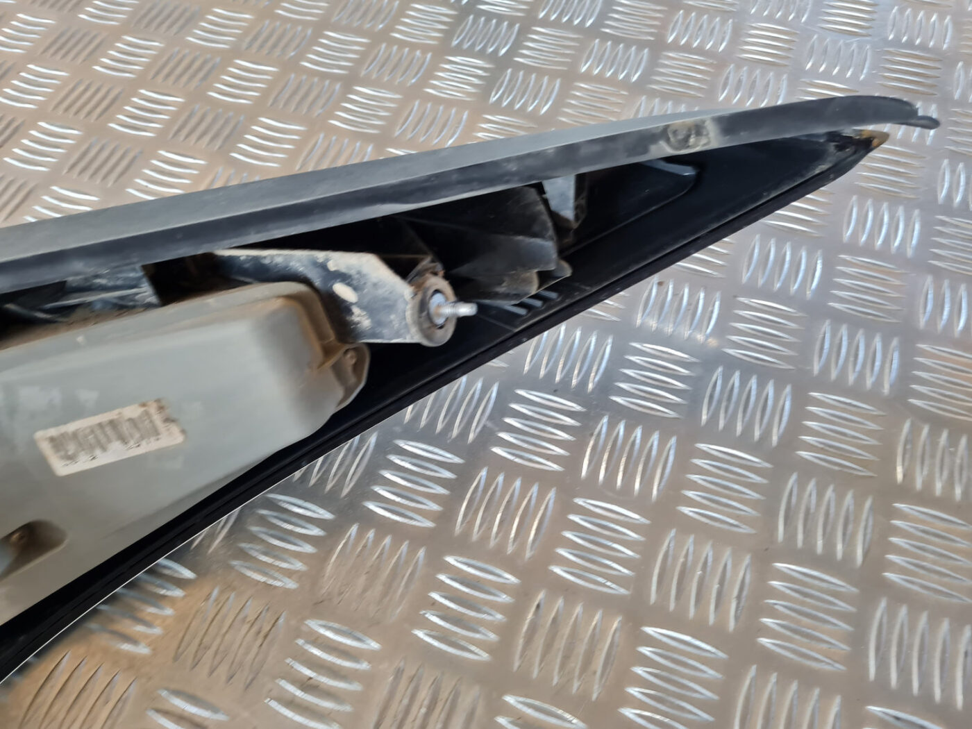 Aizmugurējais kreisais lukturis priekš SAAB 9-3 2009 4 Aizmugurējais kreisais lukturis priekš SAAB 9-3 2009